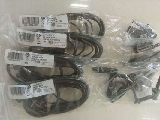 TREX-0004-0001 लीड सेट कनेक्टर्स के साथ एसी एडॉप्टर